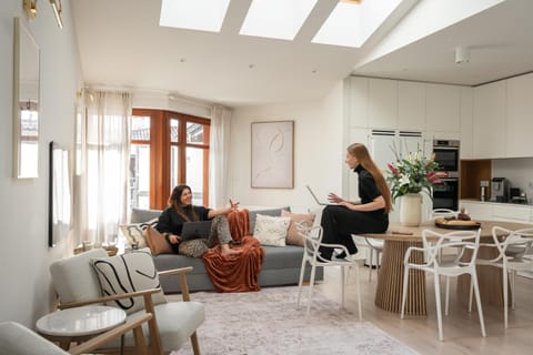 Kitchen or kitchenette, Living room, Seating area, Dining area