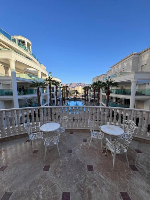 Property building, Balcony/Terrace, Pool view