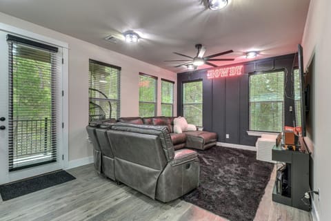 Treehouse Escape in Tahitian Village House in Bastrop