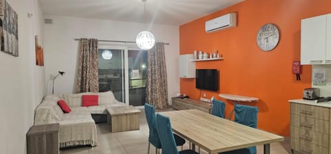 Dinner, kitchen, air conditioner