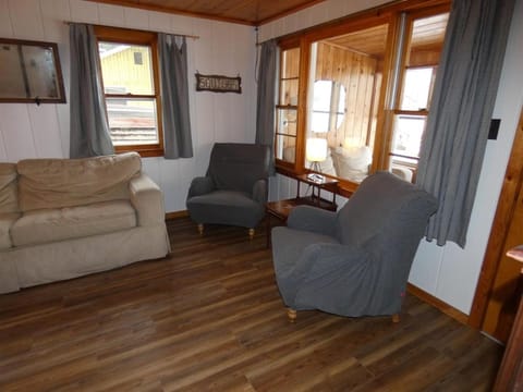 Sandy Bottom Cottage House in Michigan