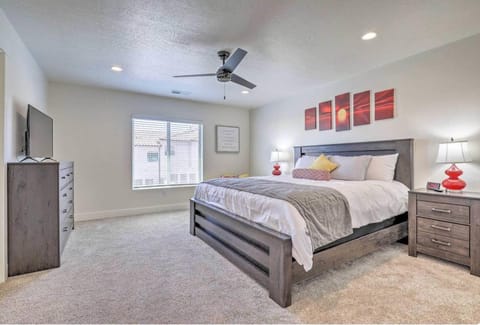 Bed, Bedroom, Family