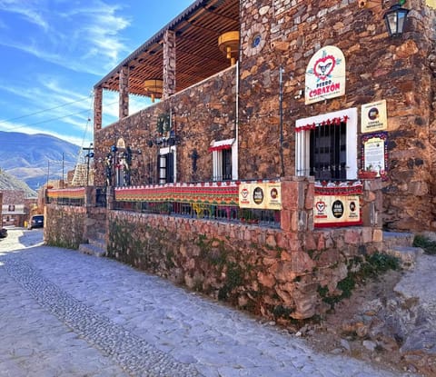 Property building, Day, Balcony/Terrace, Street view