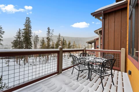 Property building, Day, Natural landscape, Winter, Balcony/Terrace, Mountain view