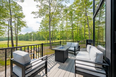 Sunset On The Greens House in Deep Creek Lake