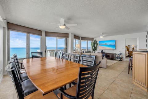 Direct Oceanfront Corner Condo, Family-Friendly with Beachfront Pool and Garage Parking Apartment in Ormond By The Sea