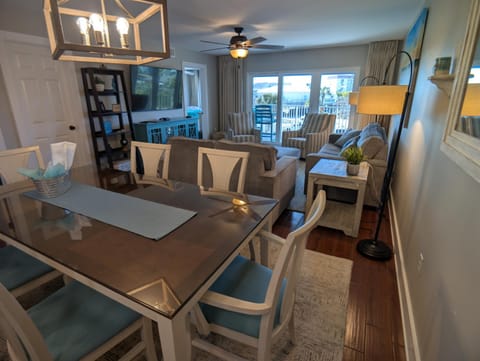 TV and multimedia, View (from property/room), Balcony/Terrace, Living room, Seating area, Dining area