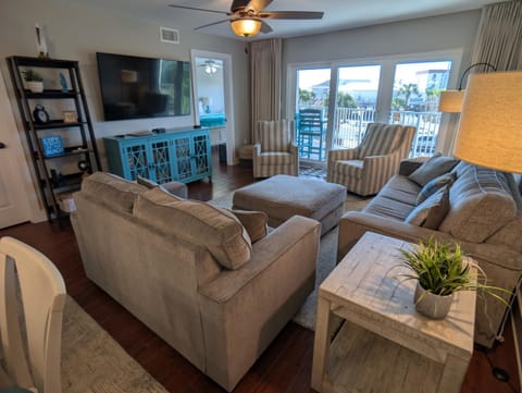 Neighbourhood, TV and multimedia, View (from property/room), Balcony/Terrace, Living room, Seating area