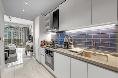 Coffee/tea facilities, Kitchen or kitchenette, oven, stove, toaster