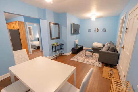 TV and multimedia, Living room, Seating area, Dining area