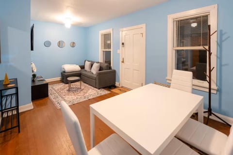 Cozy 1-Bedroom House in Tranquil Skokie With Free Parking House in Skokie