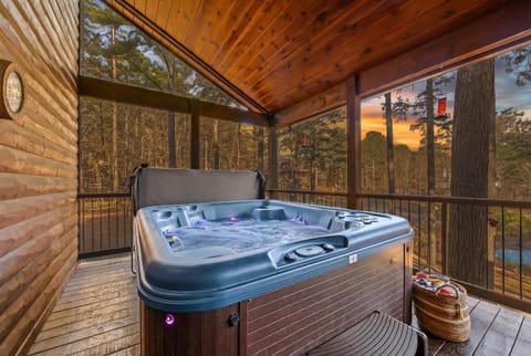 New Answered Prayers Pond Hot Tub Sleep 22 House in Oklahoma