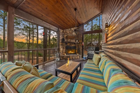 New Answered Prayers Pond Hot Tub Sleep 22 House in Oklahoma