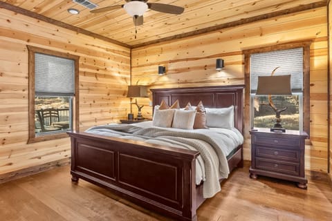 New Answered Prayers Pond Hot Tub Sleep 22 House in Oklahoma