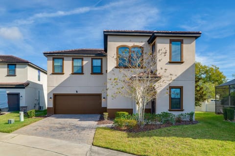 Golf, Dine and Unwind Poolside! Haines City Getaway House in Haines City