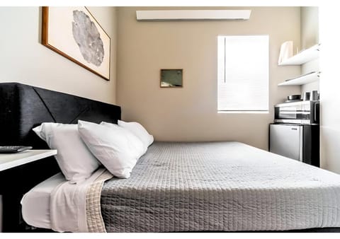 Bed, Bedroom, microwave