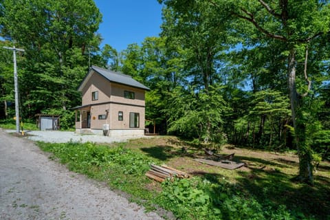Property building, Spring, Day, Natural landscape, Garden, Garden view