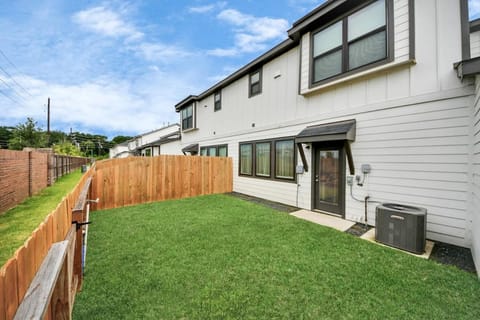 Stylish 3Bedroom Oasis Near Katy Mills House in Katy