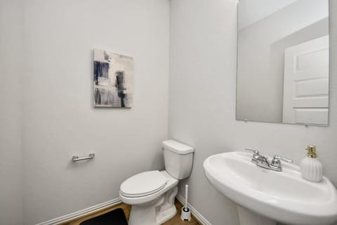 Stylish 3Bedroom Oasis Near Katy Mills House in Katy