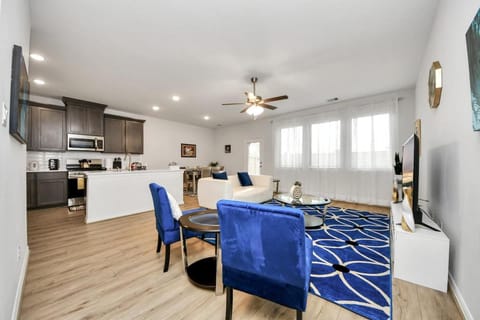 Stylish 3Bedroom Oasis Near Katy Mills House in Katy