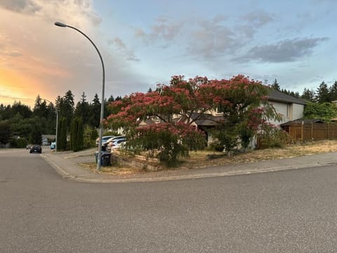 2-Bedroom Private Suite near VIU Apartment in Nanaimo