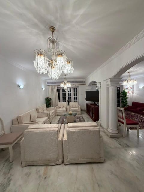 Communal lounge/ TV room, TV and multimedia, Living room, Seating area