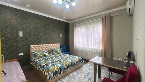 Bed, Photo of the whole room, internet, air conditioner