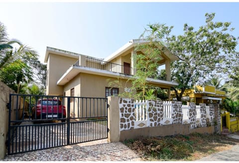Property building, Garden, Balcony/Terrace