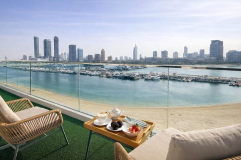 Patio, Day, Natural landscape, View (from property/room), Balcony/Terrace, Seating area, Beach, City view, Sea view