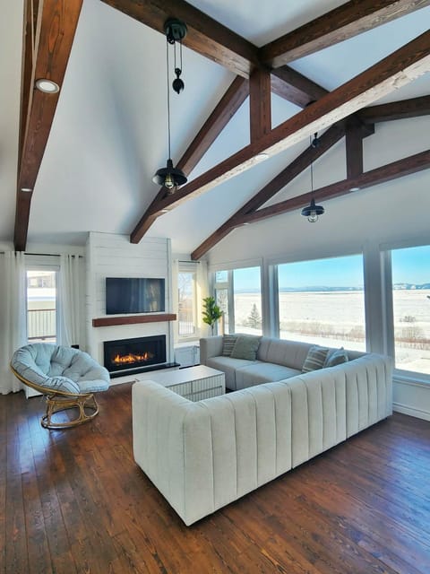 TV and multimedia, Living room, Sea view