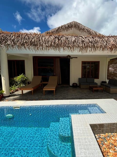 Property building, Swimming pool, Swimming pool
