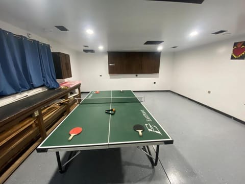 Spacious 3 Bedroom Home with Game Room and Parking House in Elgin