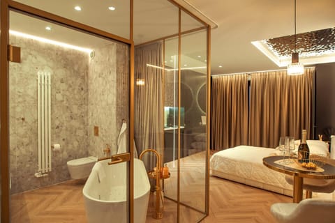 Bed, Bathroom, Photo of the whole room, Bedroom, Bath, towels