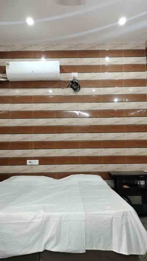 Bed, Photo of the whole room, Bedroom, air conditioner