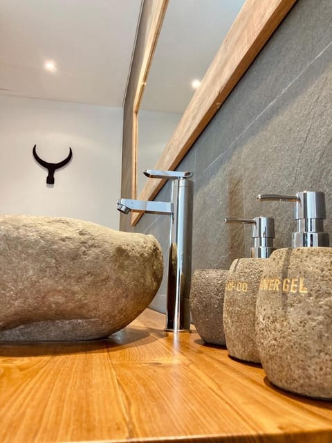 Green Pearl Villa 6 Bedroom Family Ubud Villa in Tampaksiring