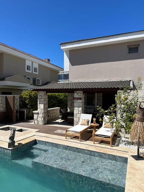Detached house with pool in Alaçatı Villa in Alaçatı