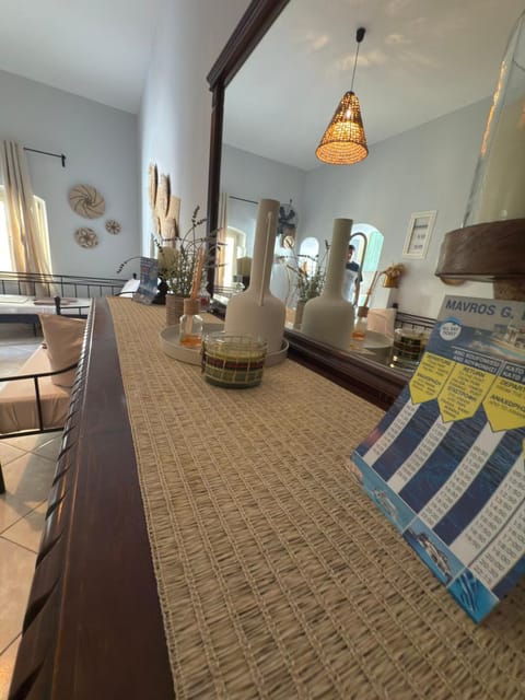 Living room, Photo of the whole room, Seating area