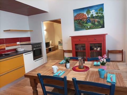 Kitchen or kitchenette, Dining area, dishwasher, oven, stove
