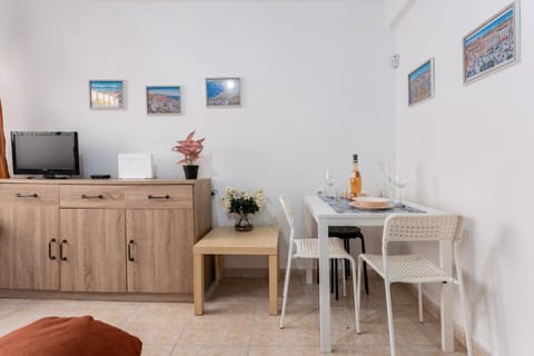 TV and multimedia, Living room, Dining area