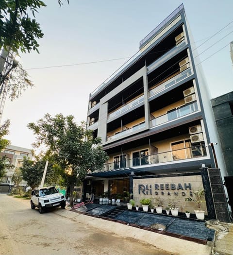 Property building, Facade/entrance