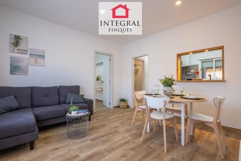 Living room, Photo of the whole room, Dining area, air conditioner