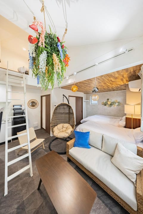 Bed, Kitchen or kitchenette, Living room, Photo of the whole room, Seating area, Bedroom