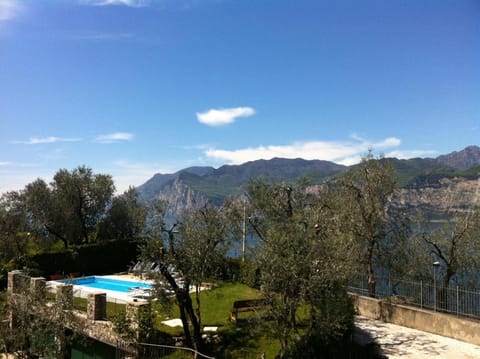 Lake view, Mountain view, Swimming pool