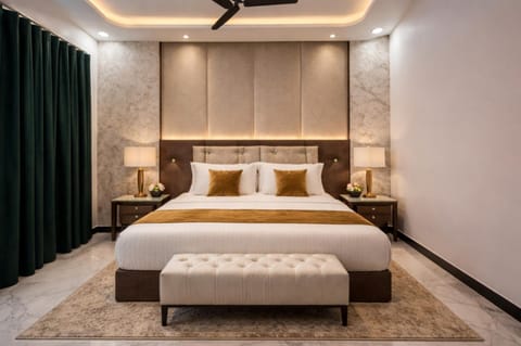 Bed, Photo of the whole room, Bedroom, fireplace