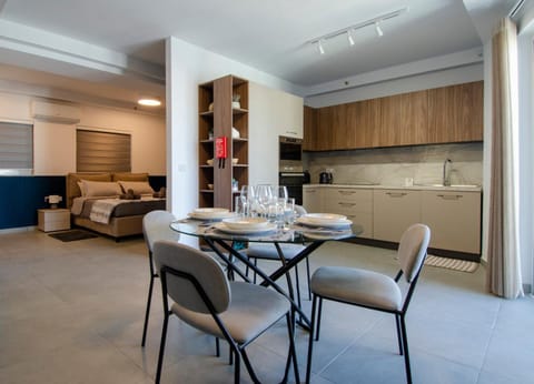 Balcony/Terrace, Dining area, Bedroom, stove, kitchen