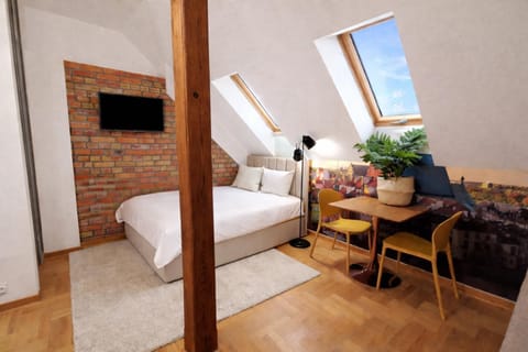 Bed, TV and multimedia