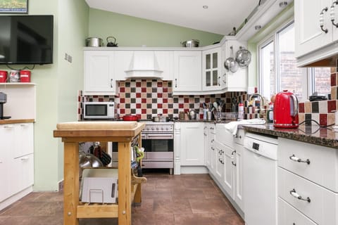 Metropole Lodge by Escape Ordinary House in Northern Ireland