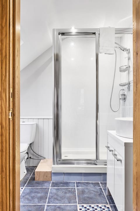 Metropole Lodge by Escape Ordinary House in Northern Ireland