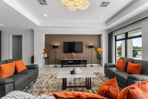 Communal lounge/ TV room, TV and multimedia, Living room, Seating area, Evening entertainment