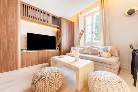 Picasso 3 Chic and comfort 6 people- Attic apartment, offices Apartment in Mougins